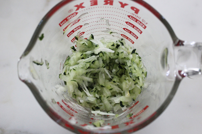 ShreddingZucchiniinMeasuringCup