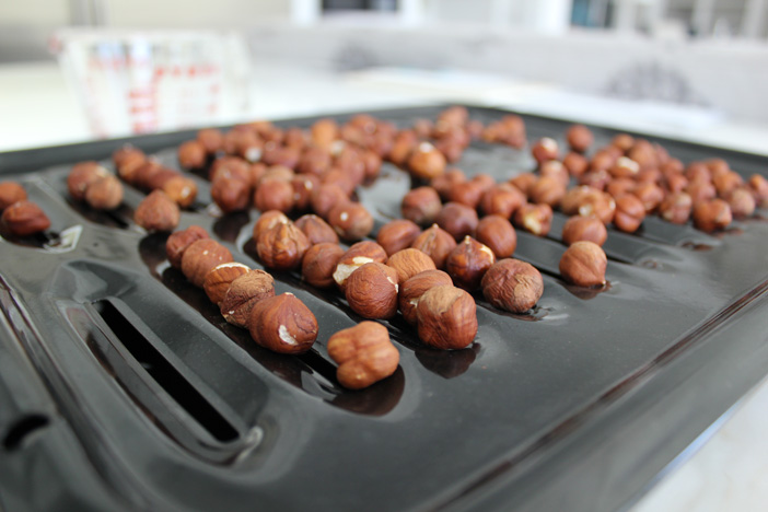 Hazelnuts-on-roasting-pan